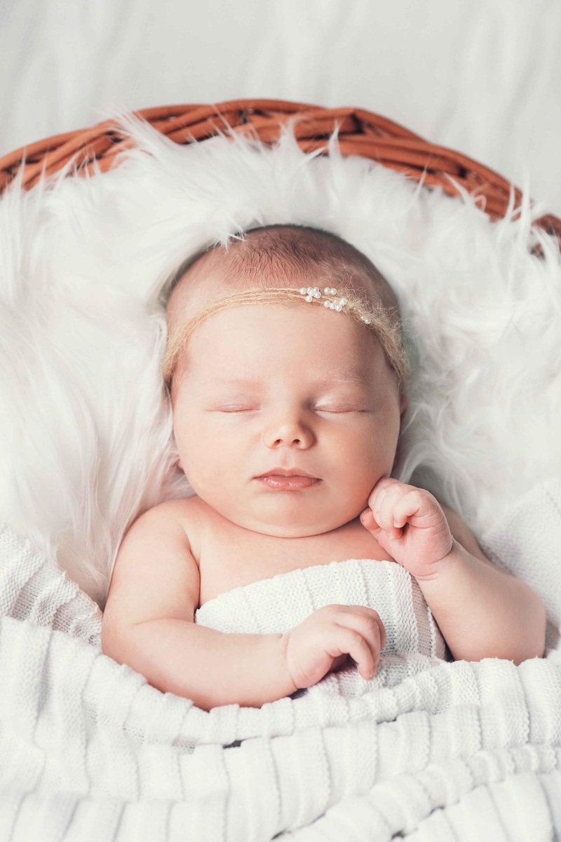 新生儿抱着睡放下就醒怎么办宝宝为什么爱抱着睡